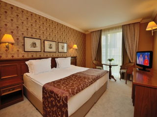 HOTEL CLUB CENTRAL - DOUBLE ROOM